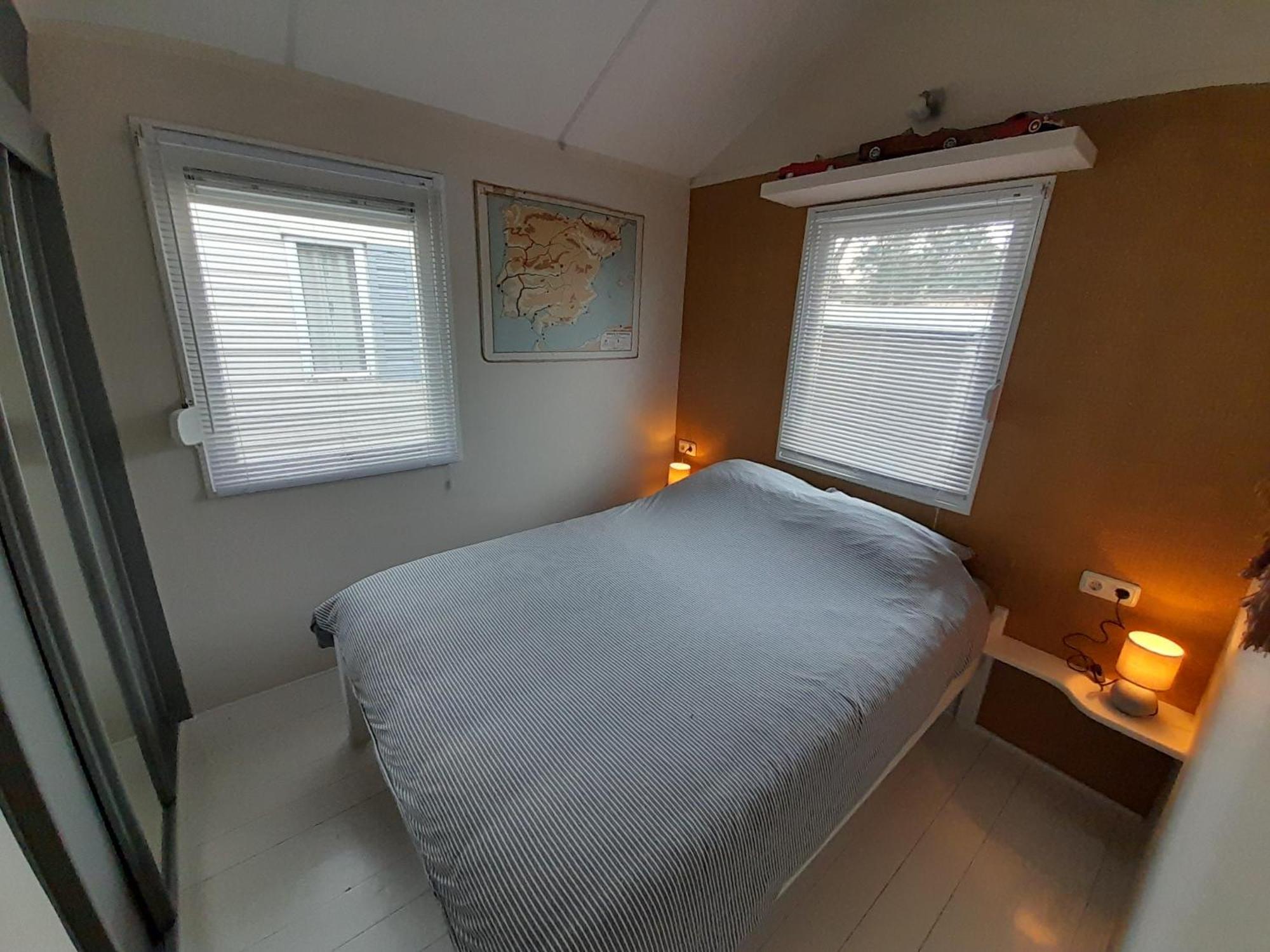 Beautiful 6-Person Chalet With Finnish Wood-Fired Sauna Tzummarum Exterior photo